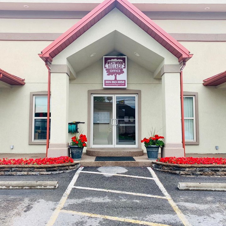 Westwood Village in Fairmont, WV - Building Photo