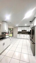 8820 SW 57th St in Miami, FL - Building Photo - Building Photo