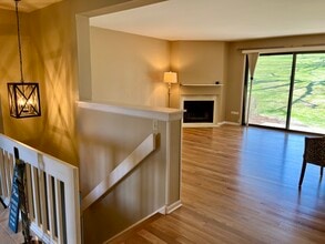 275 Hickory Ln in Lake Barrington, IL - Building Photo - Building Photo