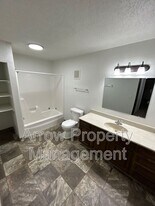 201 E Arbor Ave in Bismarck, ND - Building Photo