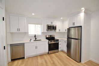 14418 Dickens St in Los Angeles, CA - Building Photo - Building Photo