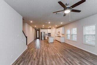 12107 Icon Rdg in San Antonio, TX - Building Photo - Building Photo