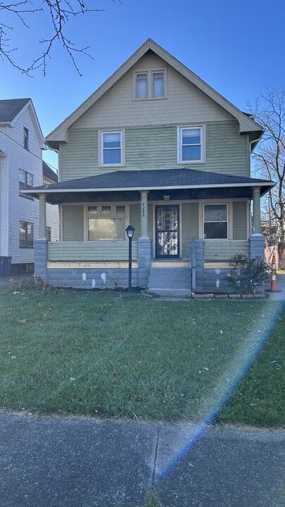 4288 E 128th St in Cleveland, OH - Foto de edificio