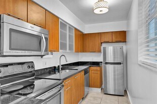 680 NE 64th St in Miami, FL - Building Photo