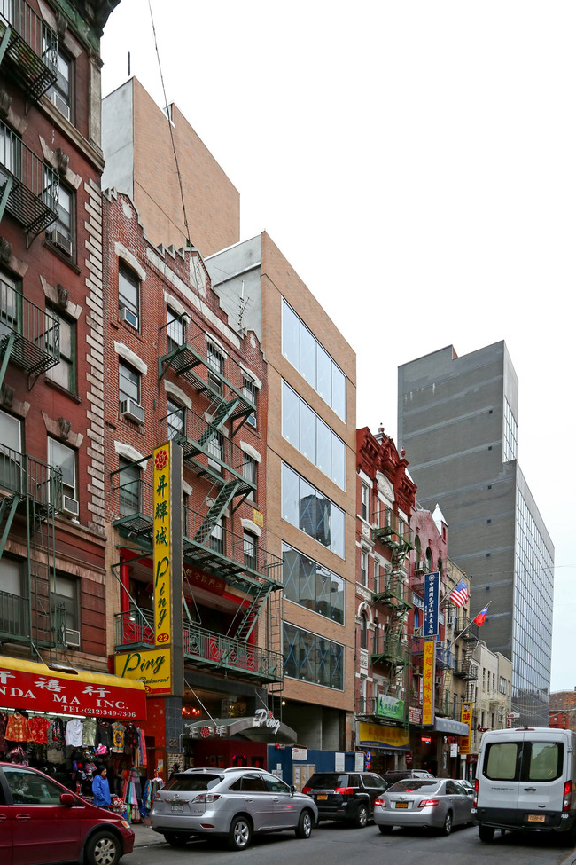 20 Mott St in New York, NY - Building Photo - Building Photo