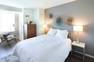 Two Twelve Clayton in Clayton, MO - Building Photo - Building Photo
