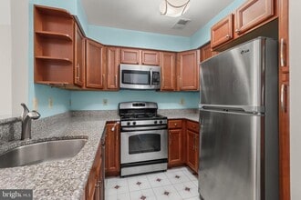 6249 Sandpiper Ct in Elkridge, MD - Building Photo - Building Photo