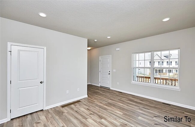 816 Oakmont Pl in Norwalk, IA - Foto de edificio - Building Photo
