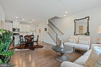 13342 Arrowbrook Centre Dr in Herndon, VA - Building Photo - Building Photo