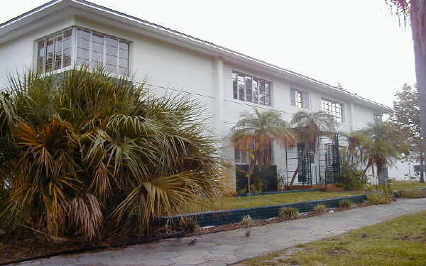 560 12th Ave NE in St. Petersburg, FL - Foto de edificio - Building Photo