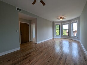 635 W Oakdale Ave, Unit 627-2 in Chicago, IL - Building Photo - Building Photo