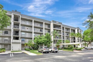 4091 Cypress Reach Ct, Unit 301 in Pompano Beach, FL - Building Photo