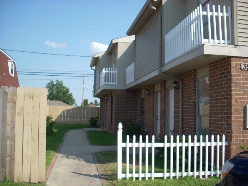 3513 Golden Dr in Chalmette, LA - Building Photo