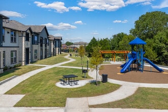The Crossing at Clear Creek in Dallas, TX - Building Photo - Building Photo