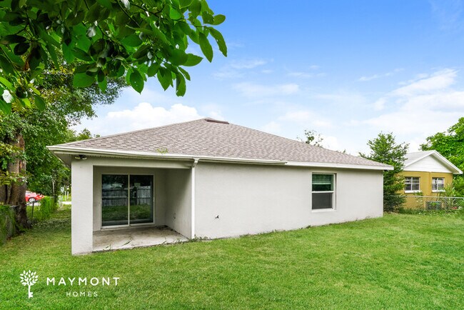 1727 2nd St NE in Winter Haven, FL - Foto de edificio - Building Photo