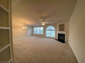 6112 Hedgecock Cir in High Point, NC - Building Photo - Building Photo