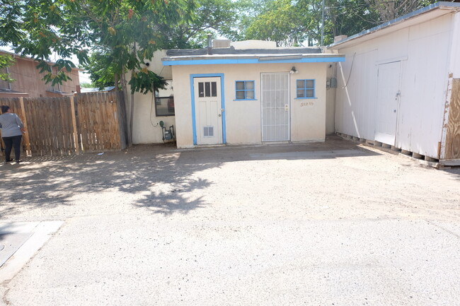 property at 512-512 1/2 Vassar Dr SE