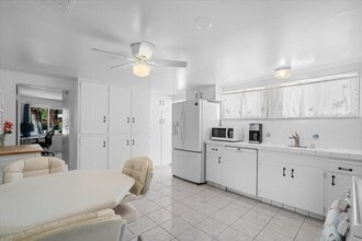 572 N Calle Marcus in Palm Springs, CA - Building Photo - Building Photo