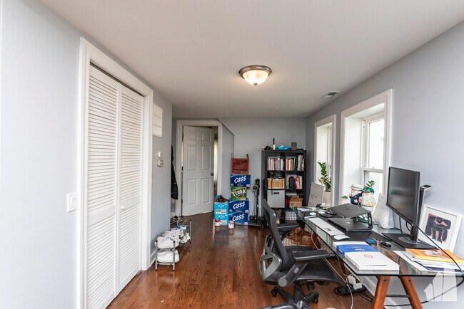 2335 W Moffat St, Unit # 03 in Chicago, IL - Foto de edificio - Building Photo