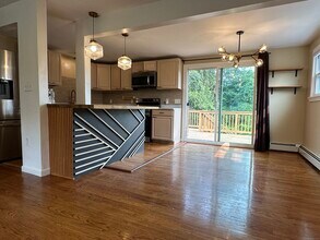 17 Meadow St in Groton, CT - Building Photo - Building Photo