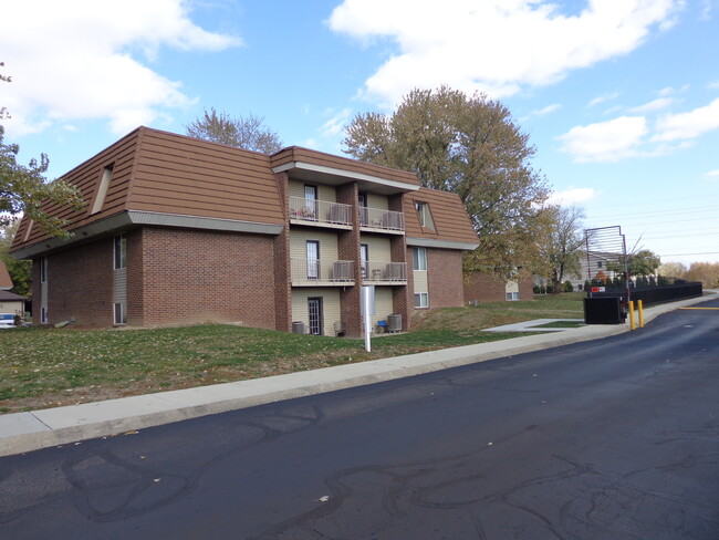 Lakes at Crossbridge in Indianapolis, IN - Building Photo - Building Photo