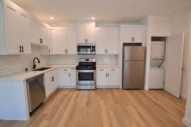 4658 Colfax Ave in Los Angeles, CA - Building Photo - Building Photo