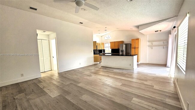 1350 Seagrape Cir in Weston, FL - Building Photo - Building Photo