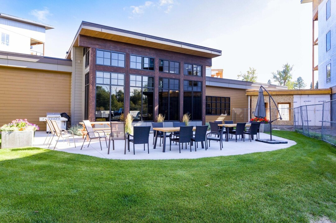 100 Woodlands Wy in Kalispell, MT - Building Photo