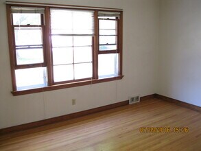 8333 W North Ave, Unit 6 in Wauwatosa, WI - Foto de edificio - Building Photo