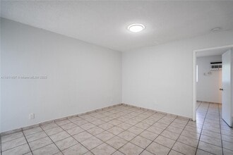 6650 Miller Dr in Miami, FL - Foto de edificio - Building Photo
