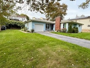 355 Lounsbury St in Waterbury, CT - Foto de edificio - Building Photo