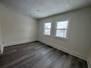 111 E Eckman St in South Bend, IN - Foto de edificio - Building Photo