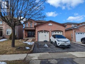 277 Huntington Ridge Dr in Mississauga, ON - Building Photo