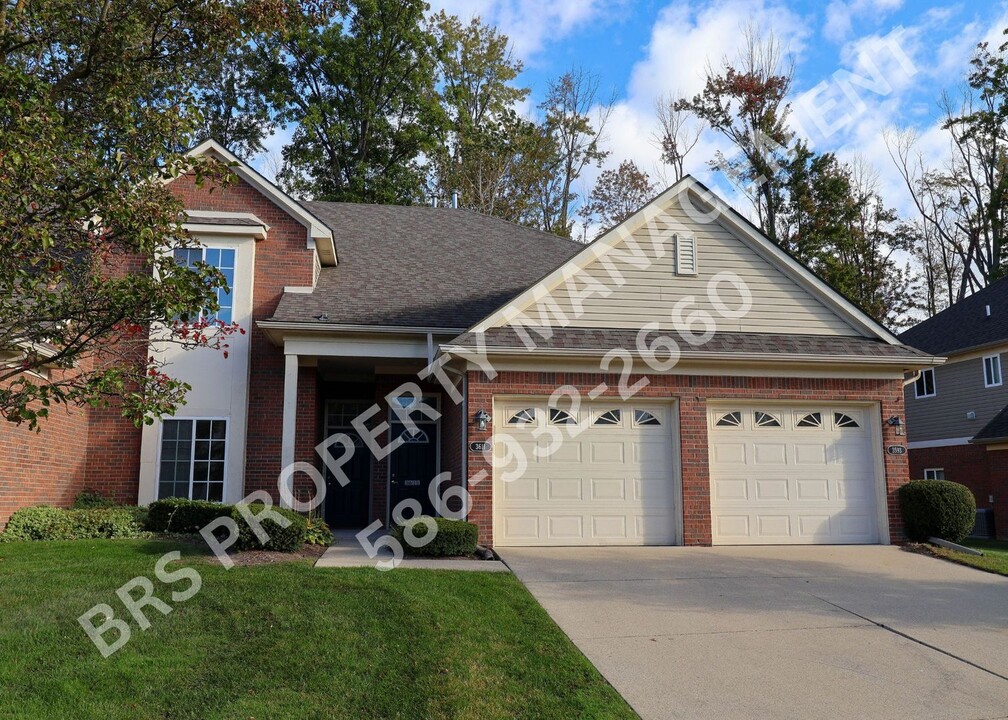 3611 Eagle Creek Dr in Shelby Township, MI - Building Photo