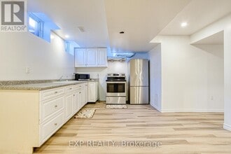 72 Nanaimo Cres in Hamilton, ON - Building Photo - Building Photo