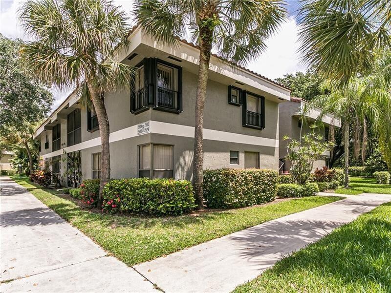 2486 NW 49th Terrace in Coconut Creek, FL - Building Photo