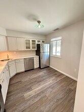 135 Village Square Dr in New Britain, CT - Building Photo - Building Photo