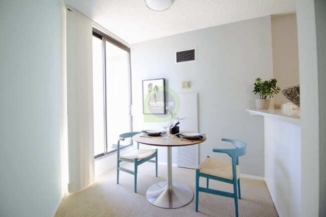 758 N Dearborn St in Chicago, IL - Foto de edificio - Building Photo