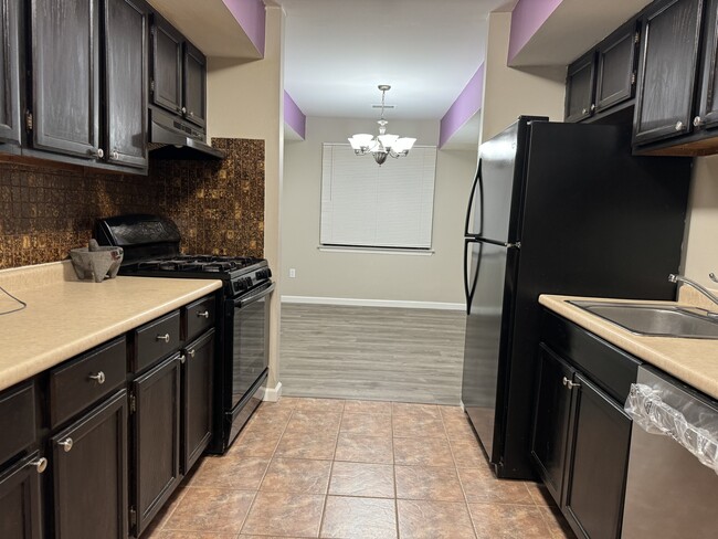 99 Keystone Ct, Unit 99A keystone court in Woodbridge, NJ - Building Photo - Building Photo