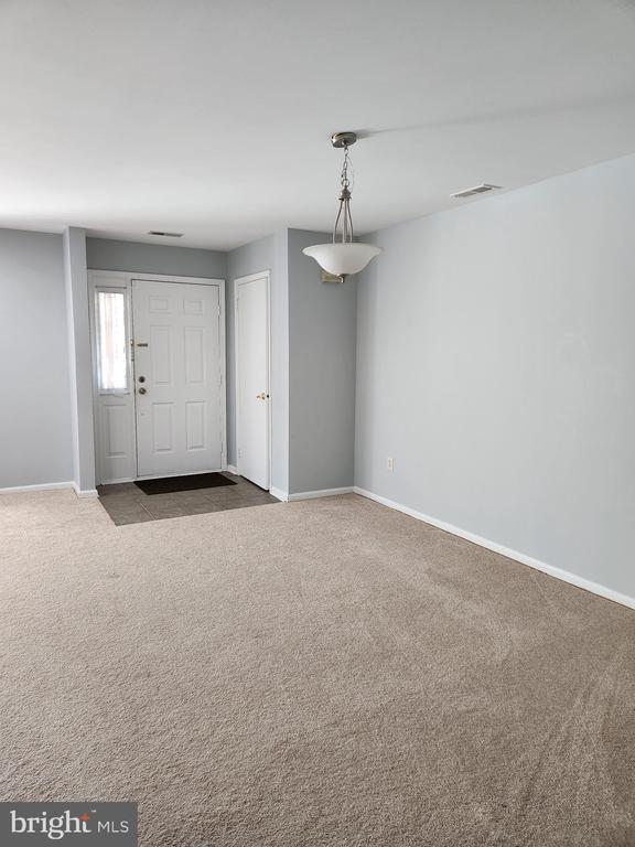 206 Oliphant Ln in Mount Laurel, NJ - Building Photo - Building Photo