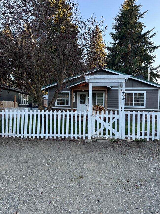 409 Washington Ave in South Cle Elum, WA - Building Photo - Building Photo