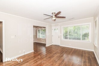 2802 Glenvalley Dr in Decatur, GA - Foto de edificio - Building Photo