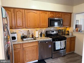 7608 Heritage Dr in Annandale, VA - Building Photo