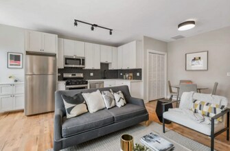 659 W Wrightwood Ave, Unit 401 in Chicago, IL - Building Photo - Building Photo