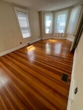 27 Indiana Ter, Unit 1 in Newton, MA - Building Photo - Building Photo