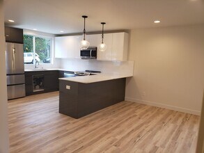 2515 NE 54th St in Seattle, WA - Building Photo - Building Photo