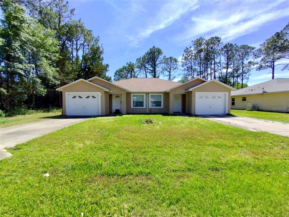 13 Bunker Knolls Ln in Palm Coast, FL - Foto de edificio