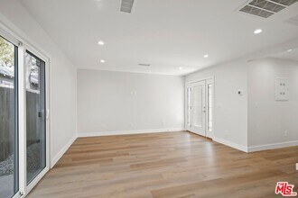 1561 E Elizabeth St in Pasadena, CA - Building Photo - Building Photo