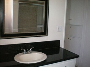 321 S Willaman Dr in Los Angeles, CA - Building Photo - Building Photo