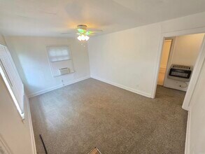 5102 W 11th St in Little Rock, AR - Foto de edificio - Building Photo
